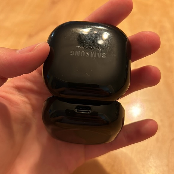Samsung Sound Wireless Headphones - Picture 3 of 5